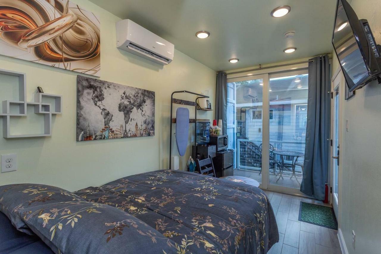 Appartamento East Downtown Micro-Luxe Container Living Pod #10 Houston Esterno foto